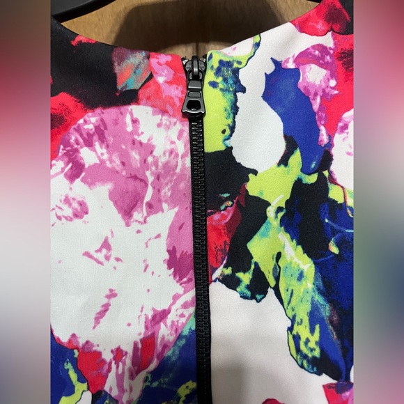 Molly Floral Short Sleeve Mini Dress - Picture 6 of 7